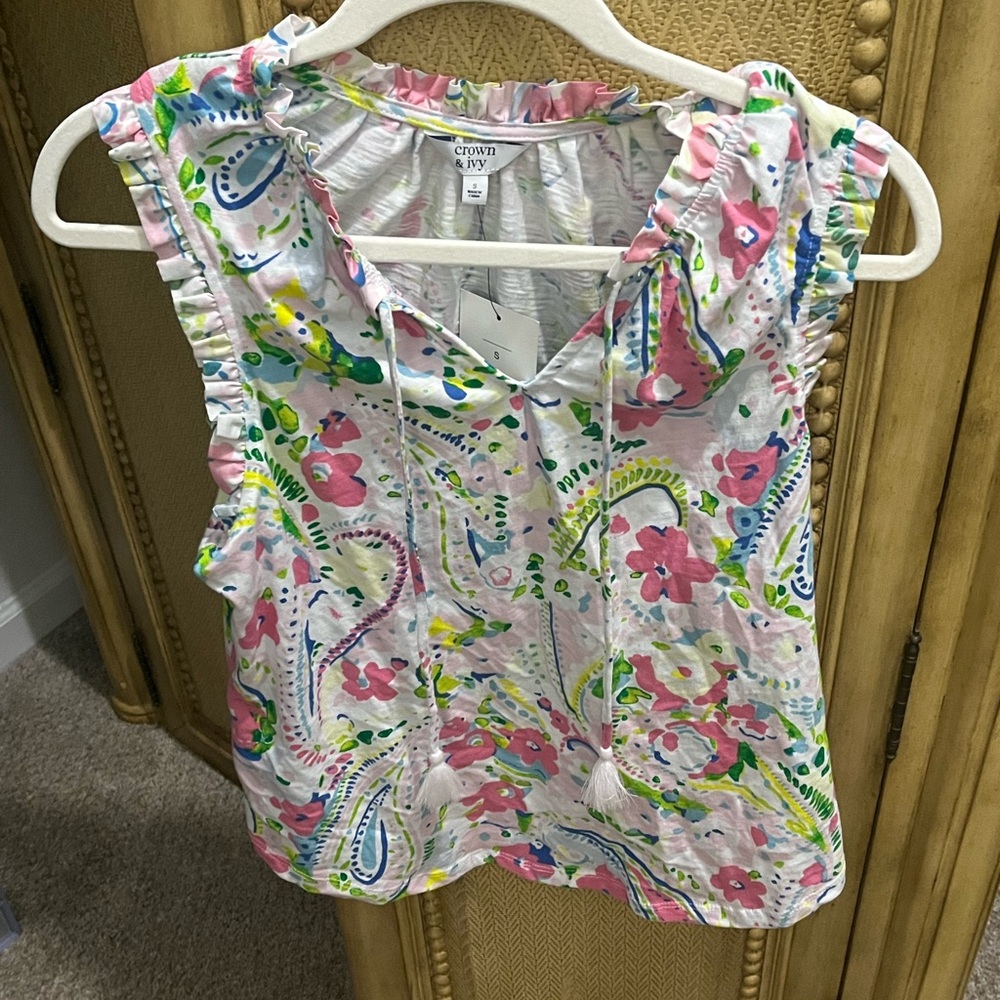 BRAND NEW colorful crown & ivy shirt size small